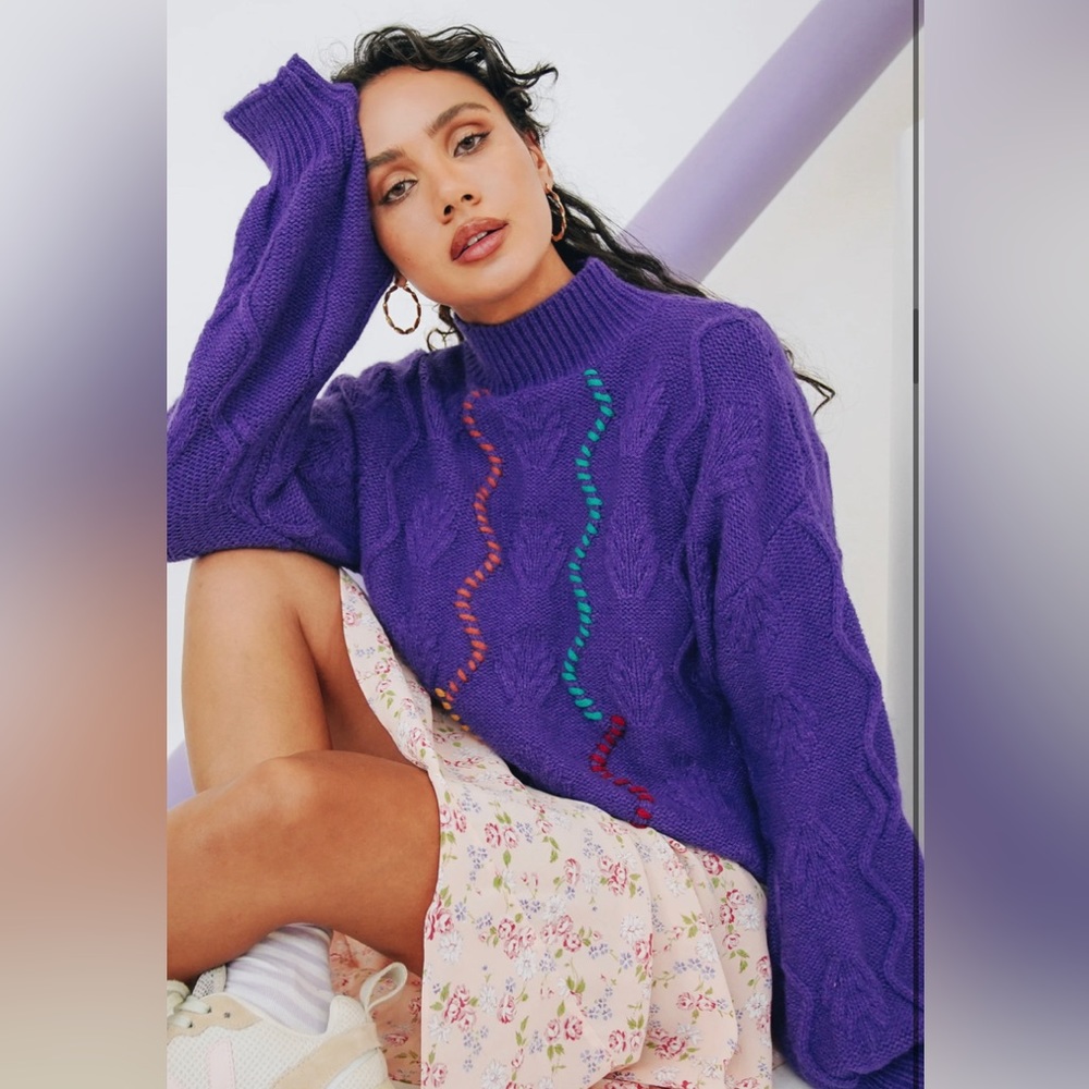 Vrg grl peace of Mind knit in purple. Size small
